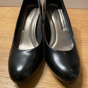 comfort plus by Predictions Black Round-Toe Slip-On Pumps